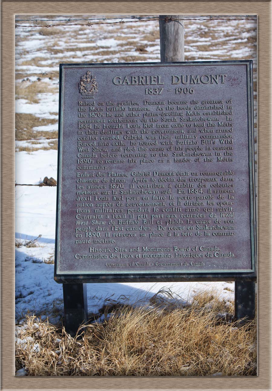 People-GabrielDumontPlaqueNearBrid