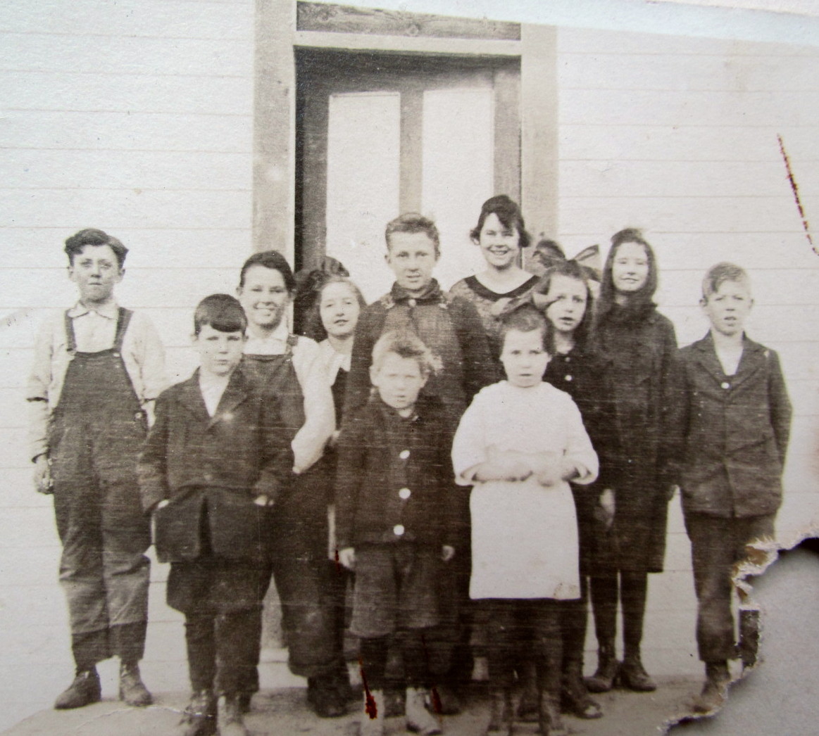 GLENHURST SCHOOL DISTRICT 1354,Tsp 31 	Rge 11 	W of the 3 Meridian  1905-1957, Glenhurst post office, SE 36 30 11 W3,  Saskatchewan, school, hall,  , Saskatchewan