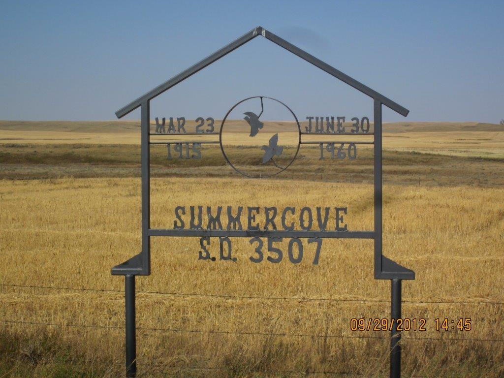    Summercove  school district #3507.  Land location is  SE 28 Twp 4, R8, W3.  It has a nice big metal sign.  The school was 4 miles from Summercove Settlement.  It was opened in 1916 with Miss Morrel as the first teacher. It closed June 30, 1960.  Mankota is the nearest centre now.  (Wilbur Wilson, McCord)